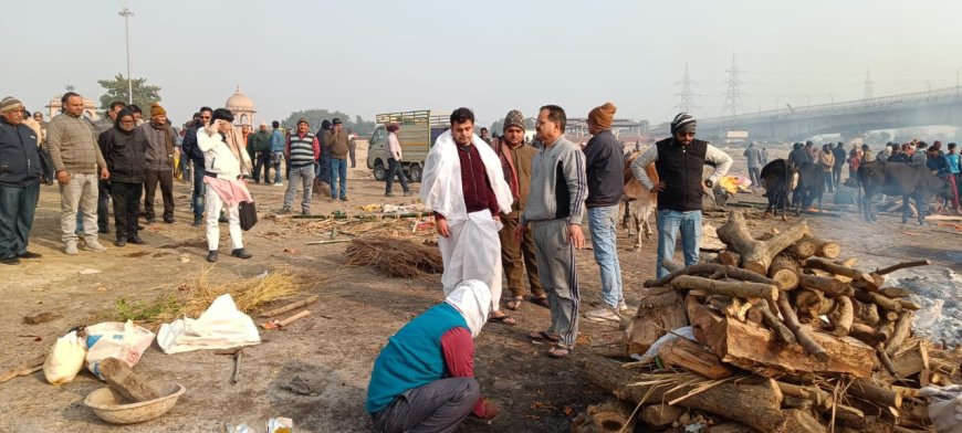 वरिष्ठ पत्रकार धर्मेन्द्र नारायण दुबे (टाटा जी) को अश्रुपूरित अंतिम विदाई, पुत्र ने दी मुखाग्नि