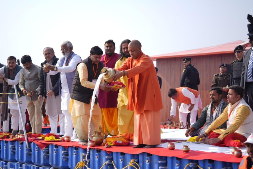 मुख्यमंत्री योगी ने संगम में किया स्नान, पूजन कर प्रदेश की समृद्धि की कामना 