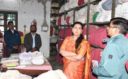 जिलाधिकारी ने किया कलेक्ट्रेट कार्यालय का निरीक्षण