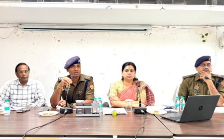 त्यौहारों को शांतिपूर्वक संपन्न कराए जाने के लिए पुलिस लाइन में पीस कमेटी की बैठक सम्पन्न 