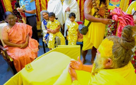 राष्ट्रपति द्रौपदी मुर्मू ने वृंदावन में संत प्रेमानंद महाराज से की भेंट कर किया आध्यात्मिक संवाद कर लिया आशीर्वाद