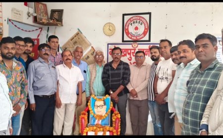 गोरखपुर जर्नलिस्ट एसोसिएशन सभागार में बाबा साहब की 135वीं जयंती मनाई गई 