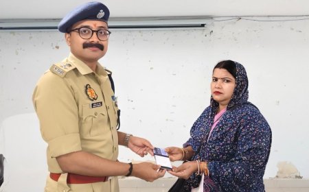 देवरिया पुलिस की बड़ी सफलता, 50 लाख के 251 गुमशुदा मोबाइल बरामद कर मालिकों को सौंपे 