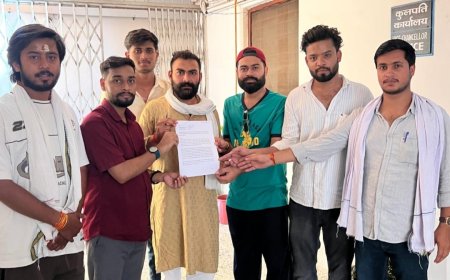 लोकायुक्त जांच के दौरान ट्रॉमा सेंटर प्रभारी सौरभ सिंह को पद से हटाने की मांग, कुलपति को सौंपा गया ज्ञापन