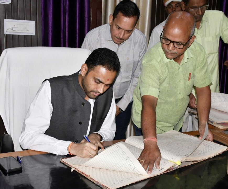 नवागत डीएम मधुसूदन हुल्गी ने संभाला कार्यभार, योजनाओं के प्रभावी क्रियान्वयन पर दिया जोर