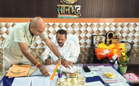 सोनभद्र जनपद के मुख्य चिकित्सा अधिकारी का डाॅ. आरके मिश्रा ने कार्यभार संभाला