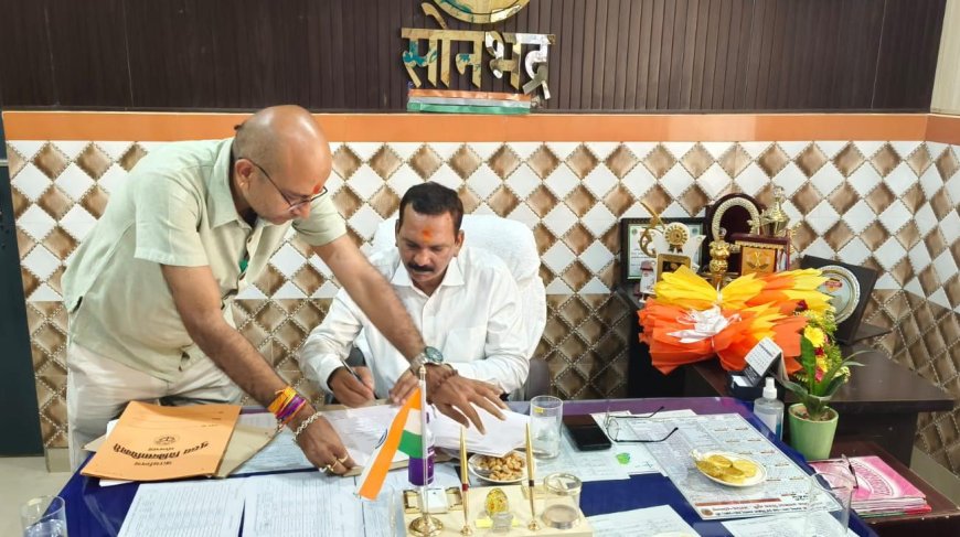 सोनभद्र जनपद के मुख्य चिकित्सा अधिकारी का डाॅ. आरके मिश्रा ने कार्यभार संभाला