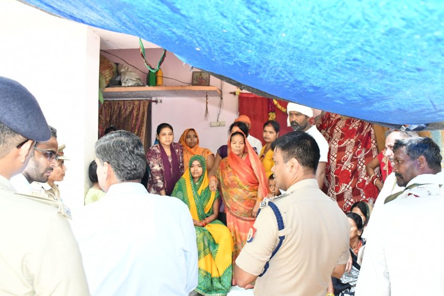 शिवानंद के परिजनों से मिले मंडलायुक्त व उप महानिरीक्षक, बंधाया ढाढ़स, हर संभव मदद का दिया भरोसा 