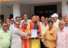 देवरिया में शिक्षकों ने सांसद शशांक मणि को सौंपा ज्ञापन, पुराने शिक्षकों के TET से मुक्ति की मांग