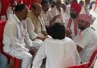 सतीश यादव के बाबा की तेरहवीं में पहुंचे शकील अहमद, जताया शोक
