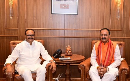 उप मुख्यमंत्री केशव प्रसाद मौर्य ने उप मुख्यमंत्री ब्रजेश पाठक से उनके सरकारी आवास पर की स्नेहिल भेंट