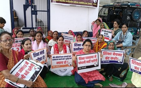 पेपर लीक मामले को लेकर महिलाओं की एक दिवसीय सामूहिक भूख हड़ताल, शिक्षा मंत्री धर्मेंद्र प्रधान के इस्तीफ़े की मांग की