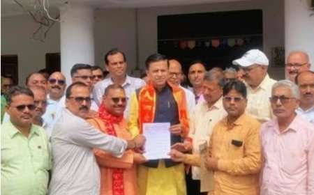 देवरिया में शिक्षकों ने सांसद शशांक मणि को सौंपा ज्ञापन, पुराने शिक्षकों के TET से मुक्ति की मांग