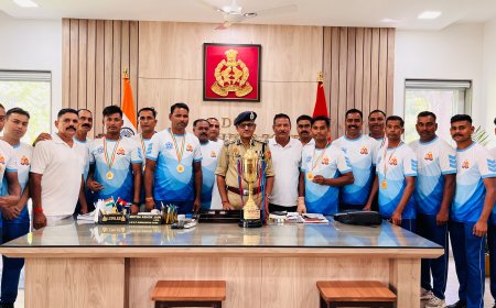 गोरखपुर जोन पुलिस फुटबॉल टीम बनी चैंपियन, जीता गोल्ड मेडल