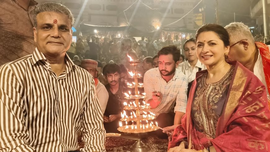 भाग्यश्री ने दशाश्वमेध घाट पर की मां गंगा की आरती, काशी की आध्यात्मिक आभा से हुईं अभिभूत