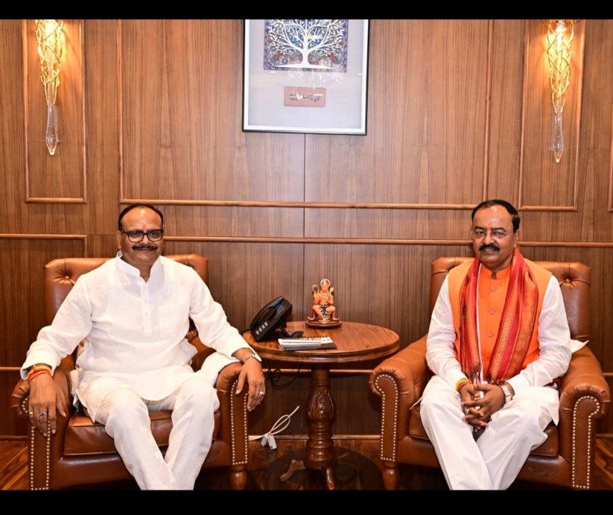 उप मुख्यमंत्री केशव प्रसाद मौर्य ने उप मुख्यमंत्री ब्रजेश पाठक से उनके सरकारी आवास पर की स्नेहिल भेंट