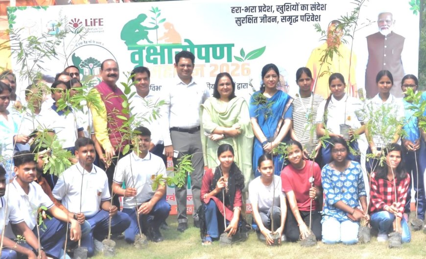 पूर्वाचल विश्वविद्यालय में 'एक पेड़ माँ के नाम' के तहत हुआ वृहद पौधरोपण 