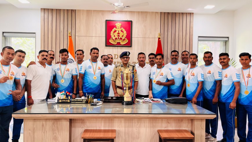 गोरखपुर जोन पुलिस फुटबॉल टीम बनी चैंपियन, जीता गोल्ड मेडल