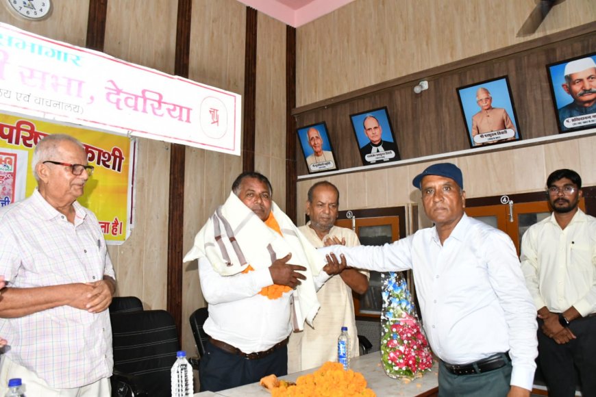देवरिया के जिला सूचना कार्यालय में आयोजित हुआ विदाई एवं सम्मान समारोह