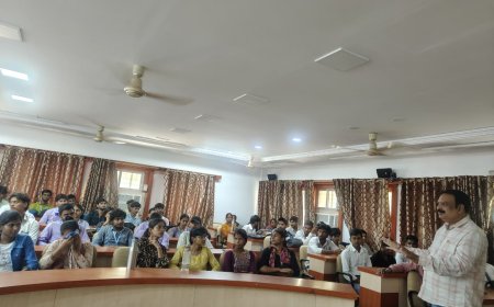 नौकरी नहीं, उद्यमिता और उत्पादन की ओर बढ़ें युवा : प्रो. अजय द्विवेदी