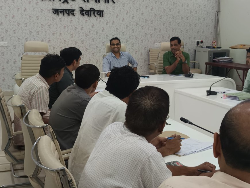 जिलाधिकारी ने की विद्युत से जुड़े कार्य आवश्यकताओं के विभागों की समीक्षा