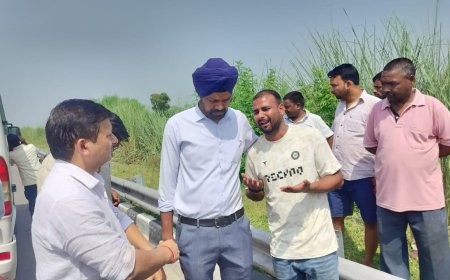 एंबुलेंस ट्रक में घुसी,जवान का शव लेकर देवरिया आ रहे इकलौते बेटे-भाई-भतीजे और चालक मौत, 