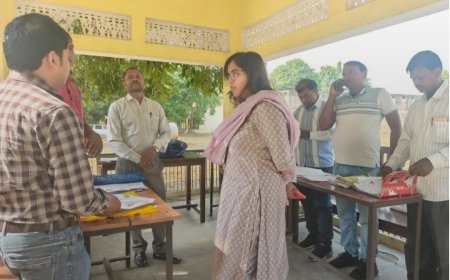 विशेष मतदाता कैंपों में पहुंचे अधिकारी, व्यवस्थाओं का लिया जायजा