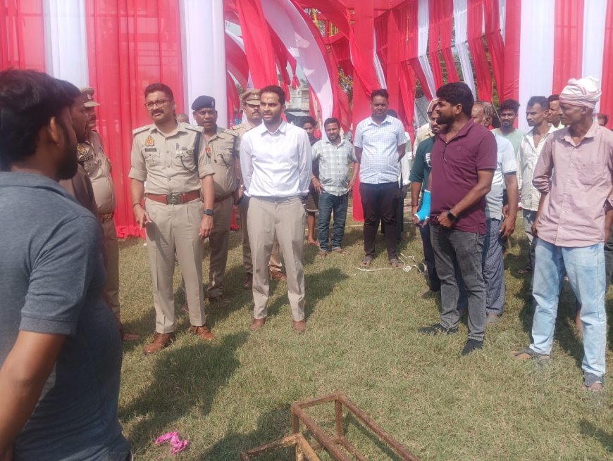 देवरिया जिलाधिकारी व पुलिस अधीक्षक ने किया दुर्गा पूजा पंडालों और मूर्ति विसर्जन घाट का निरीक्षण, सुरक्षा व्यवस्था दुरुस्त रखने के दिए निर्देश