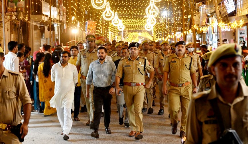 जिलाधिकारी और पुलिस अधीक्षक ने दुर्गा पूजा पंडालों एवं यातायात व्यवस्था का किया निरीक्षण
